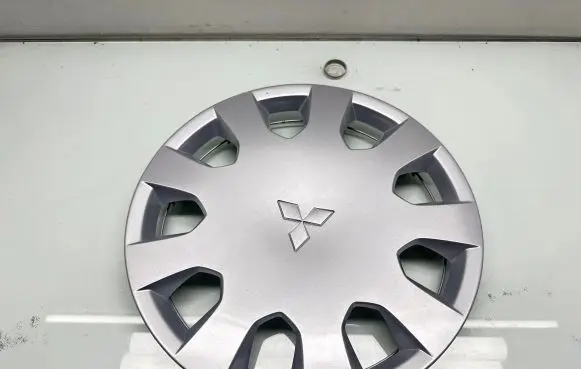 Mitsubishi Colt R15 wheel hub/cap/trim 3982S010