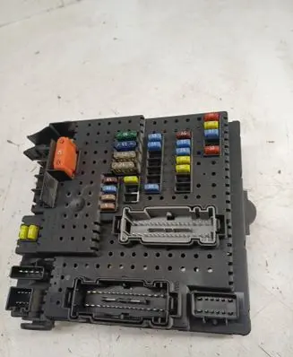 Volvo XC90 Fuse module 8676391 12217799