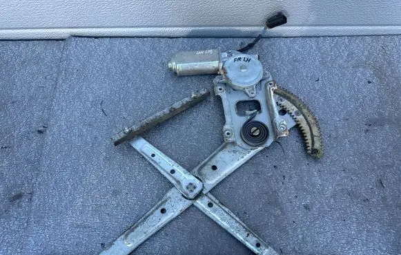 Nissan Patrol Y61 Front door manual window regulator 80721VB010