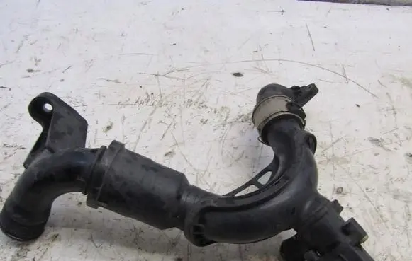 Ford Focus Air intake duct part CJ5G9U465BA