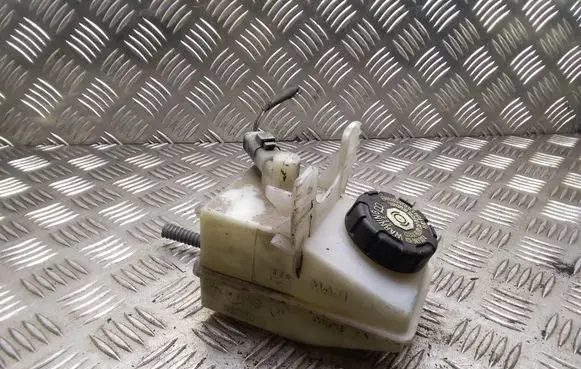 Brake fluid reservoir