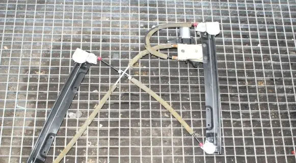 Jaguar XF X250 Front door electric window regulator 