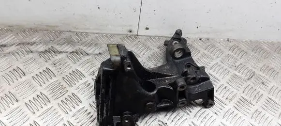 Citroen C4 I Engine mounting bracket 9659200880