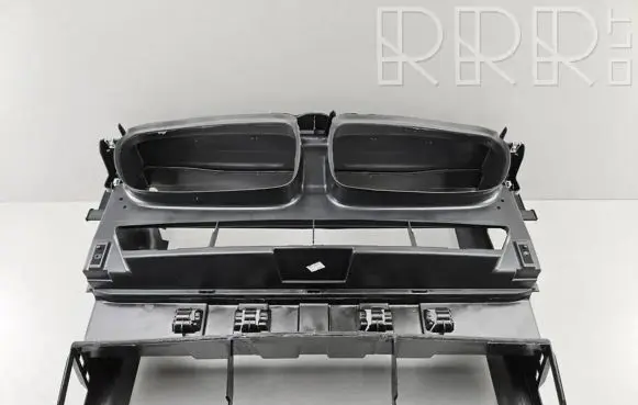 Radiator cooling fan shroud