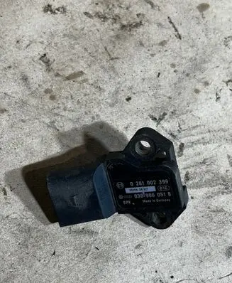 Audi A4 S4 B6 8E 8H Air pressure sensor 038906051B 0281002399