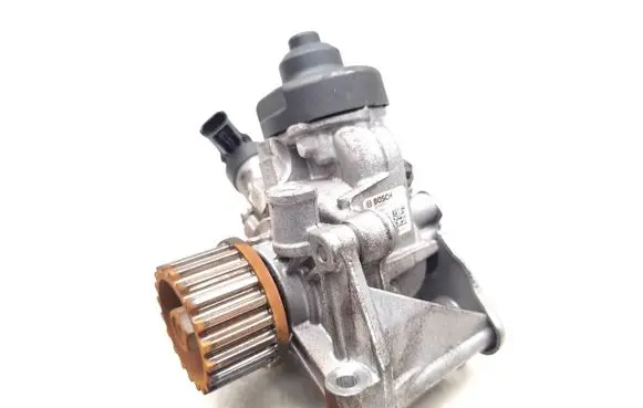 Renault Clio III Fuel injection high pressure pump 167007358R 0445010704