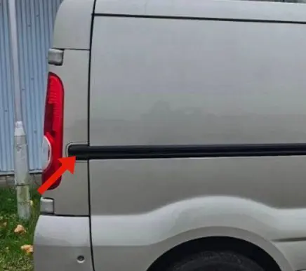Opel Vivaro Sliding door rail trim 
