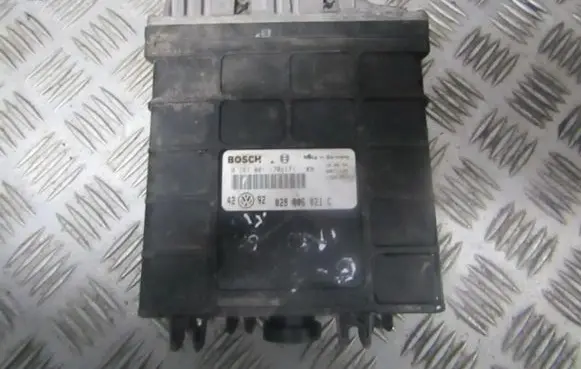 Volkswagen Golf III Engine control unit/module 028006021c