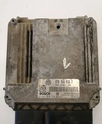 Volkswagen Touareg I Engine control unit/module 070906016D 0281010736