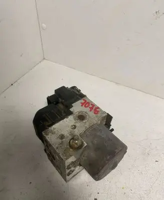 Volkswagen PASSAT B5 ABS Pump 8E0614111AD 0273004282