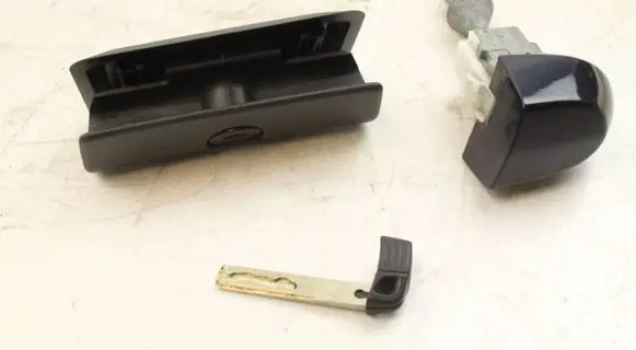 BMW 3 E90 E91 Glove box lock 8163018 51168163018
