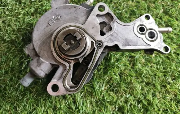 Volkswagen Polo IV 9N3 Vacuum pump