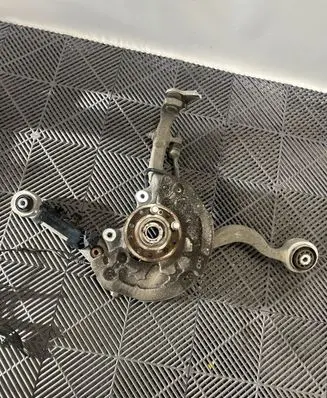 Mercedes-Benz GLC C253 Front wheel hub spindle knuckle