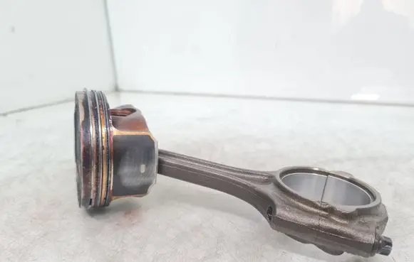 Volvo XC70 Piston with connecting rod