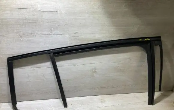Renault Megane IV Rear door glass trim molding 823317397r