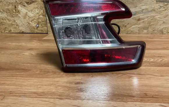 Tailgate rear/tail lights