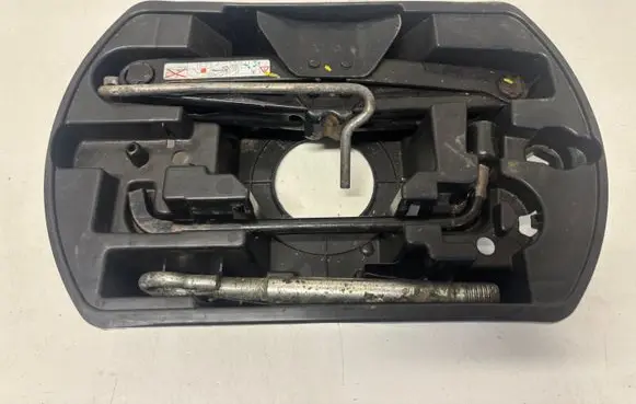 Peugeot 308 Tool set 9805820580