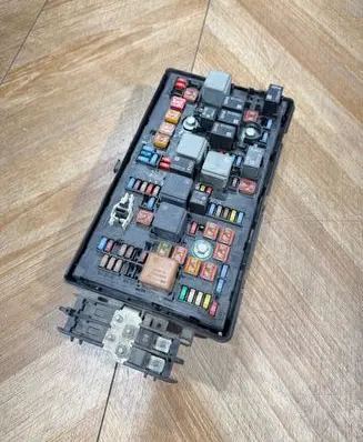 Opel Insignia A Fuse module 13275884 14062835208