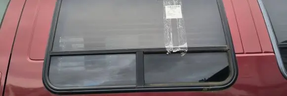 GMC Savana Side middle window/glass 