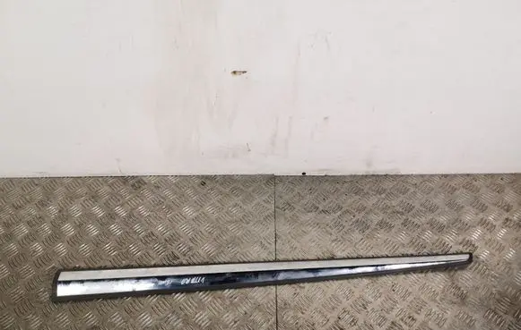 Suzuki Vitara (LY) Front door trim (molding)