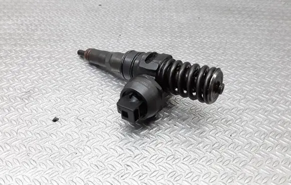 Audi A4 S4 B6 8E 8H Fuel injector 038130073BA