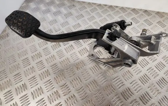 BMW 3 E90 E91 Brake pedal 678711 423224