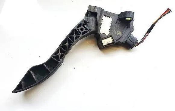Toyota Avensis T270 Accelerator throttle pedal 7811002021