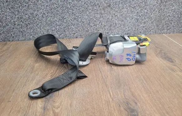Hyundai i40 Front seatbelt 3Z000TX