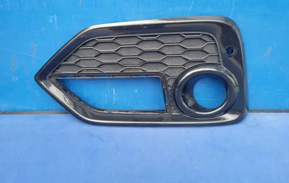 Honda Civic X Front bumper lower grill 71108-TGG-A30