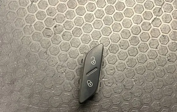 Central locking switch button