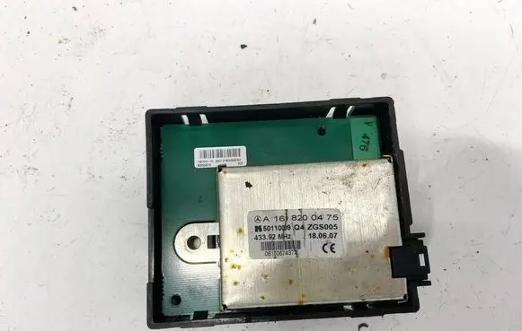 Mercedes-Benz A W169 Antenna control unit a1698200475 50110109