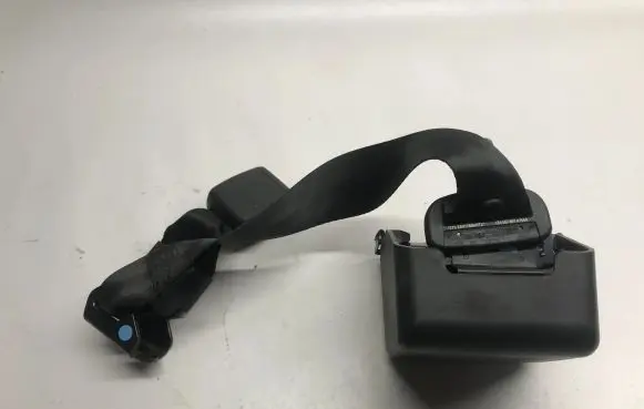 Volkswagen Jetta VII Middle seatbelt (rear) 17A857740