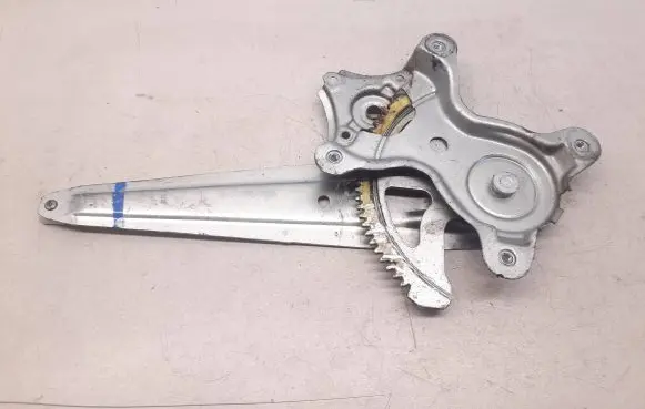 Lexus IS 220D-250-350 Rear window lifting mechanism without motor
