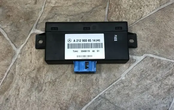 Mercedes-Benz E W212 Air suspension control unit module (rear) A2129006514