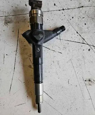 Nissan X-Trail T30 Fuel injector 16600ES60A 04H02801