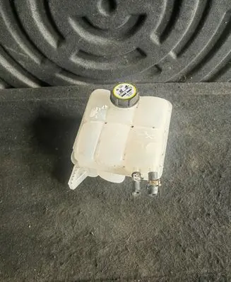 Volvo C30 Coolant expansion tank/reservoir 