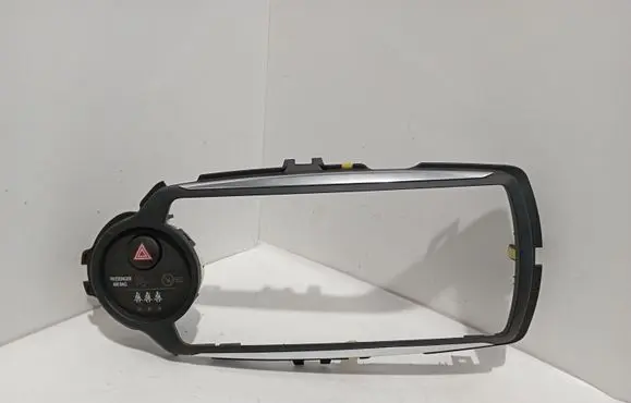 Toyota Yaris Radio/GPS head unit trim 864510D030 839500D100