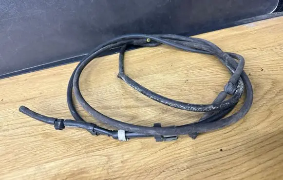 Volvo V70 Windshield washer fluid hose 