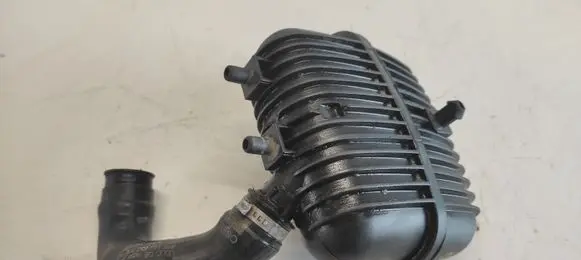 Vacuum air tank
