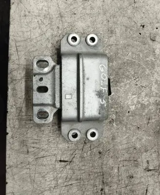 Volkswagen Golf V Engine mount bracket