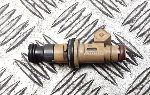 Volvo S80 Fuel injector 9125821
