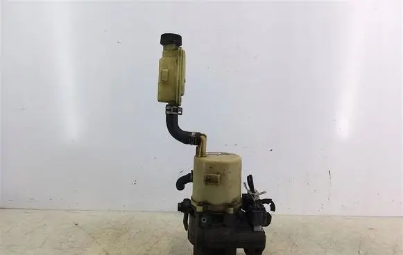 Mazda 5 Power steering pump