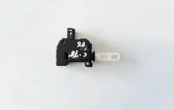Fuel tank cap lock