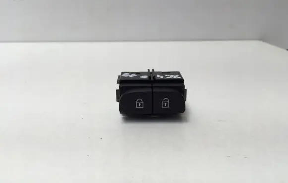 Volvo XC40 Central locking switch button 31456156