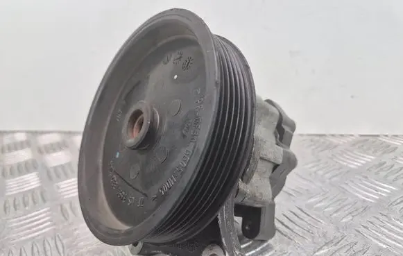 Mercedes-Benz C W204 Power steering pump A0054668201