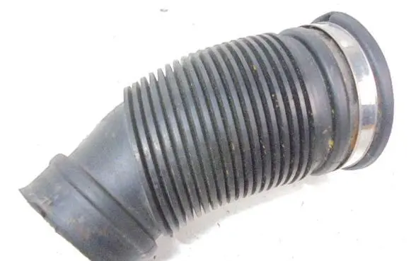 Opel Zafira B Air intake hose/pipe 55355563