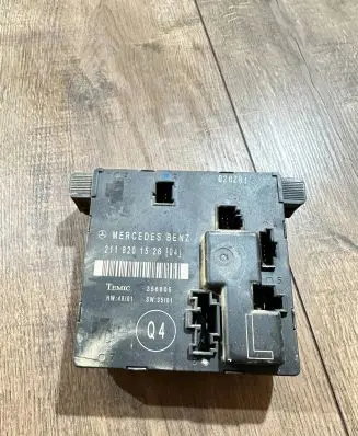 Mercedes-Benz E W211 Door control unit/module 2118201526 356805