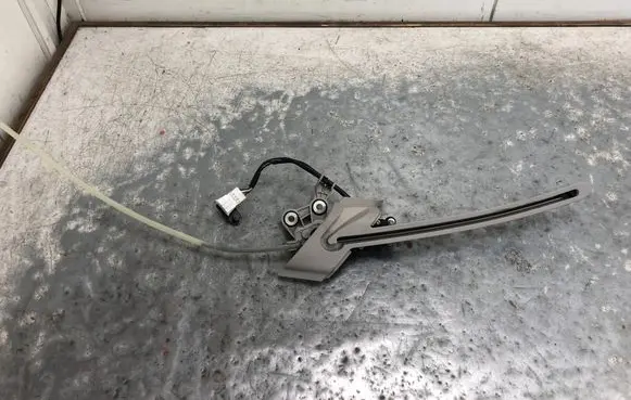 Mercedes-Benz E W212 Parcel shelf load cover mount bracket A2128203042BILI A2128203042
