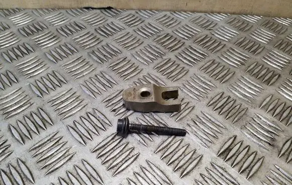 Volvo XC90 Fuel Injector clamp holder