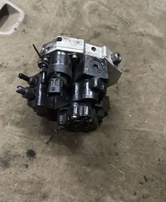 Volvo XC70 Fuel injection high pressure pump
